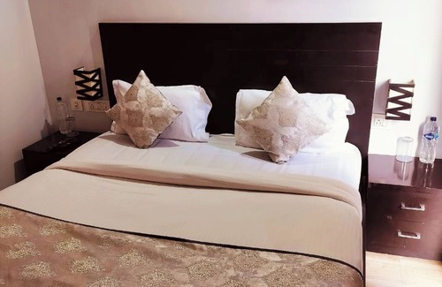 Vrindavan Hotel | Citrine Suites and Resorts Vrindavan