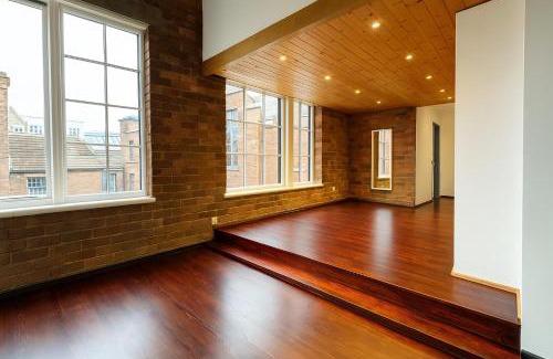 RopeWalks Apartment | City Apt for 6 with Car Park - Near Bars Dining and Train
