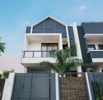 Jaipur Villa | City Centre 4BHK House with plunge pool, Steam bath & Jacuzzi