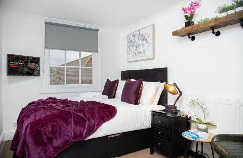 Canterbury House | City Centre Basecamp - Great for Sightseeing!