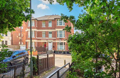 Gloucester House | City Centre Guest House