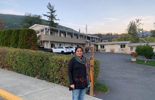 Creston Hotel | City Centre Motel