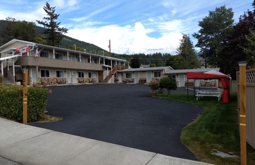 Creston Hotel | City Centre Motel