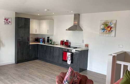 Peterborough Apartment | City Centre Penthouse with free on-site gated Parking & Cathedral view Terrace