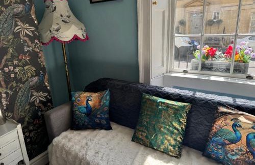 Upper Town Bed & Breakfast | City Centre - Rivers Street, quiet 2 bed ground floor Georgian garden Apartment