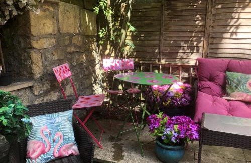 Upper Town Bed & Breakfast | City Centre - Rivers Street, quiet 2 bed ground floor Georgian garden Apartment