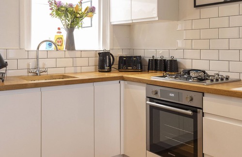 Exeter Apartment | City Gate Garden Lodge