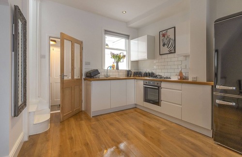 Exeter Apartment | City Gate Garden Lodge