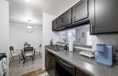 East Riverside - Oltorf Apartment | City Getaway-2BED2BA-Central Austin Texas