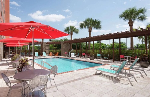 Florida City Hotel | City Haven: 2 Family-friendly Units w/FREE Breakfast and Parking! Onsite Pool!