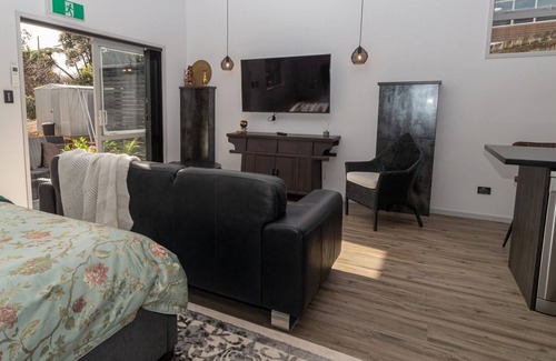 New Plymouth Apartment | CITY LIVING APARTMENT THREE