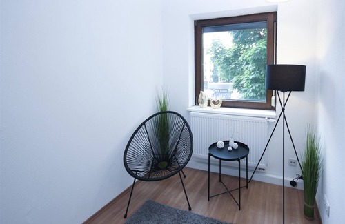 Neue Vorstadt Apartment | City location 4 rooms 7 Beds Balcony Netflix INET