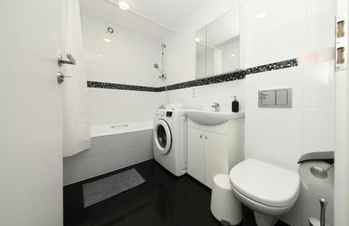 Kaunas Apartment | City Loft with private parking by Hostlovers