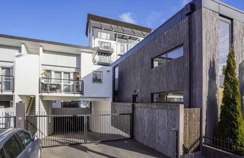 Christchurch City Centre Cottage | City Park Retreat - Christchurch Holiday Apartment