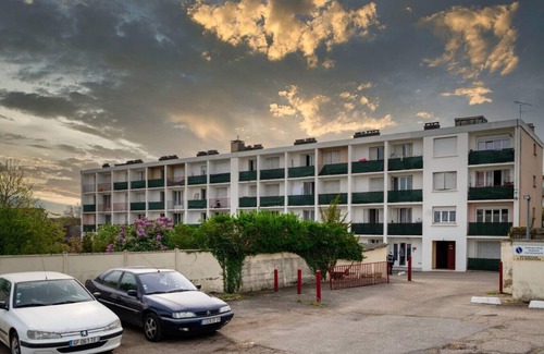 Evreux Apartment | City pop sleeps 2