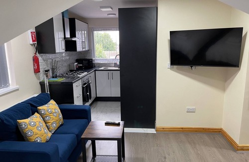 Edgbaston Apartment | City Road Birmingham Studios from Oofy
