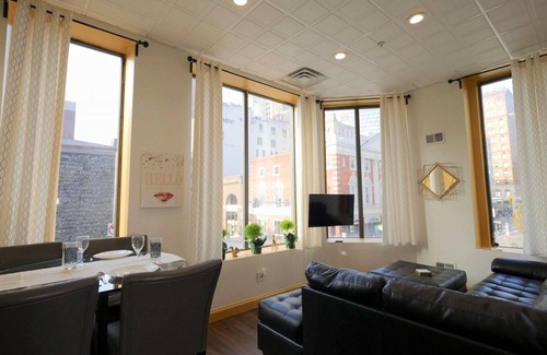 Downtown Pittsburgh Apartment | City Views Downtown Apt Walk Everywhere