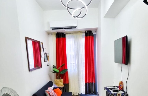 Highway Hills Apartment | Cityscape on the 38th by Han