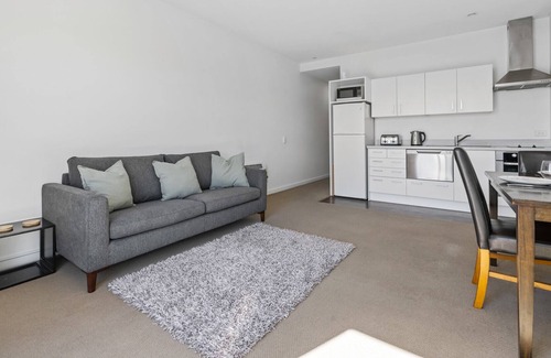 Linwood Cottage | Cityside on Cashel - Christchurch Apartment