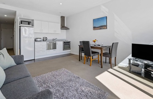 Linwood Cottage | Cityside on Cashel - Christchurch Apartment