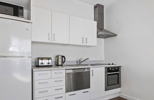 Linwood Cottage | Cityside on Cashel - Christchurch Apartment