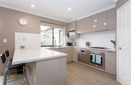 Cannington Villa | Civic Garden Villa close to Westfield Shopping Centre