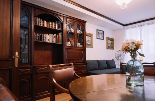 Maria Auxiliadora Apartment | Clásico en el centro de Vigo by CABANA Rentals