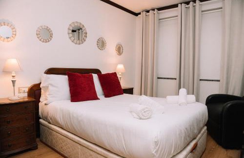 Maria Auxiliadora Apartment | Clásico en el centro de Vigo by CABANA Rentals