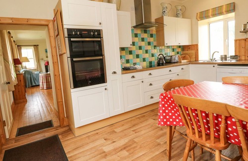 Lochgilphead House | CLACHANDUBH COTTAGE, pet friendly, with open fire in Kilmartin