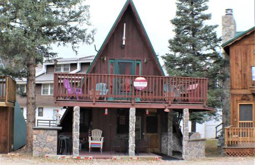Red River House | Claim Jumper A-Frame 5 - Pet Friendly - WiFi - Cable - Grill - Gas Fireplace
