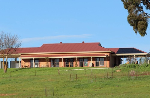 Emu Flat House | Clare View HOUSE (pet friendly, wheelchair accessible) Sleep 8