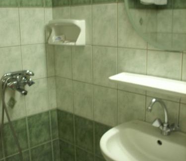 Omonia Hotel | Claridge Hotel