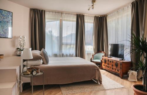 Cuneo House | Clarin Rooms