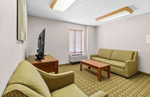 Cranberry Township Hotel | Clarion Inn Cranberry Township
