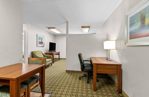 Cranberry Township Hotel | Clarion Inn Cranberry Township