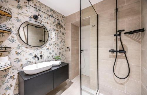 Budavar Apartment | Clark & Chain Charm Grand Suite with Castle View