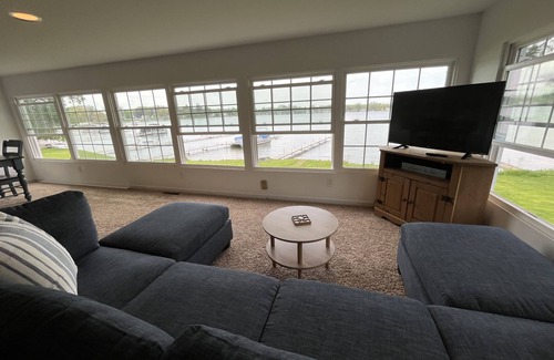 Clarklake Cottage | Clarklake Lakefront! 3+ Bedroom, 2 Full Bath Cottage!