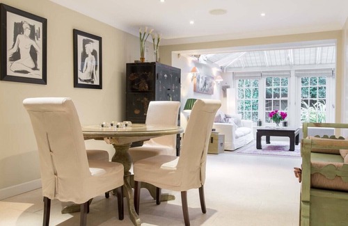 Chelsea Riverside House | Class of Its Own, by Veeve