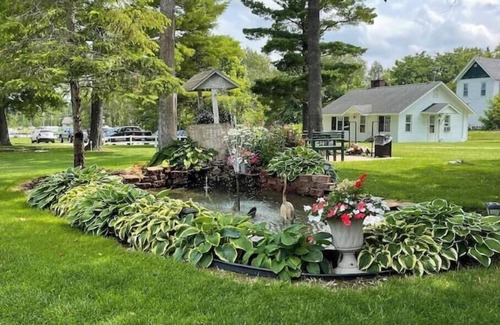Indian River House | Classic 2BR Cabin Peaceful & Relaxing Stay