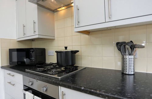 Hillingdon House | Classic 3 Bedroom/2 Bathroom House