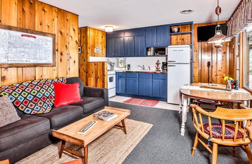 Presque Isle House | Classic, 5-suite, lakefront resort on South Turtle Lake with dock & firepit