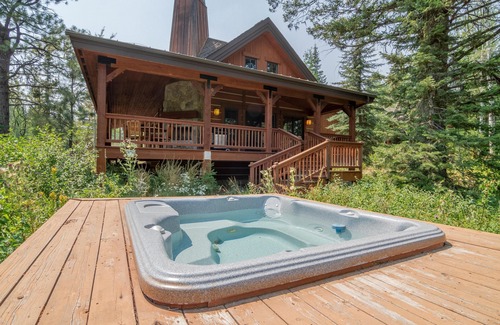 Tamarack Ski Chalet | Classic Chalet|Private Hot Tub, Wood Fireplace