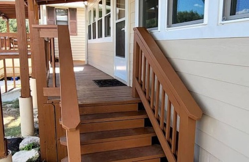Canyon Lake Cottage | Classic Charm Close To Lake