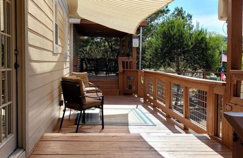 Canyon Lake Cottage | Classic Charm Close To Lake