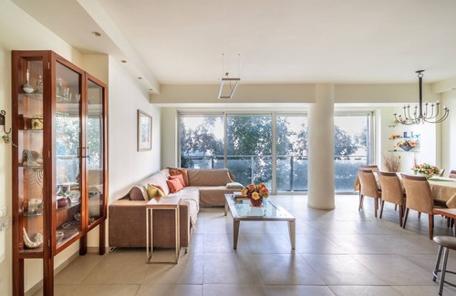 Mamilla Apartment | Classic, Comfortable, Rechavia