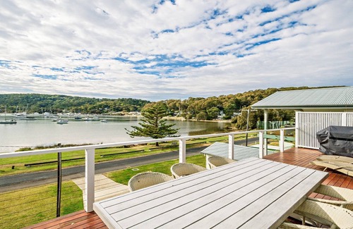 Killcare House | Classic Cottage on the Bay by HolidayCo.