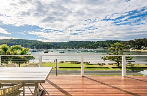 Killcare House | Classic Cottage on the Bay by HolidayCo.