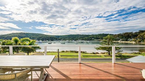 Hardys Bay House | 'Classic Cottage on the Bay' by HolidayCo