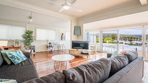 Hardys Bay House | 'Classic Cottage on the Bay' by HolidayCo