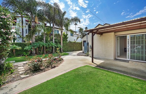 South Redondo House | Classic family-sized beach cottage w/fireplace - two minutes from the ocean!